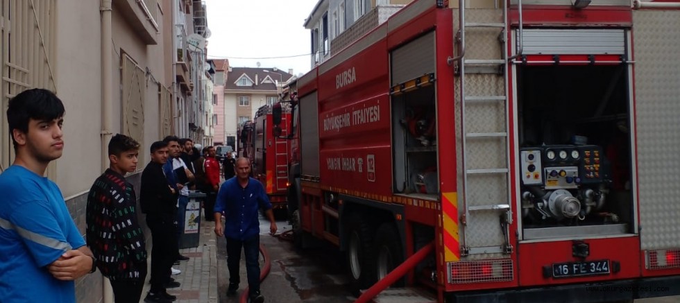 Çatı yangını paniğe neden oldu