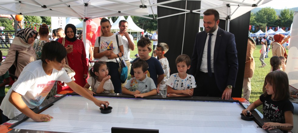 Çocuklar okul için moral depoladı