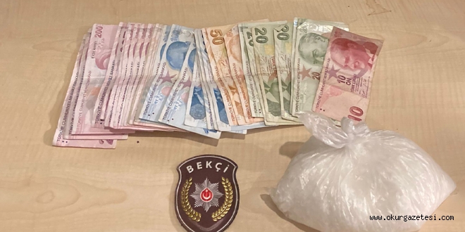 Durdurulan taksideki 3 uyuşturucu şüphelisi yakalandı