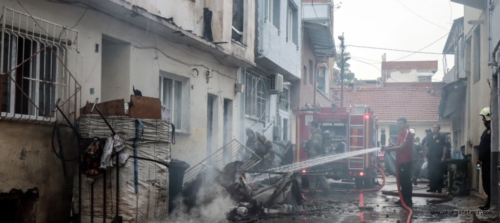 İki katlı bina yanarak kullanılamaz hale geldi