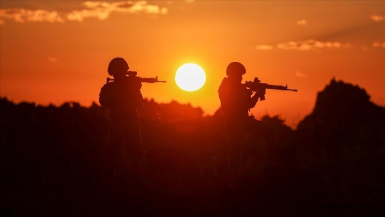 Teröristlerin Tendürek’te kullandığı 9 odalı mağara ile cephanelik bulundu