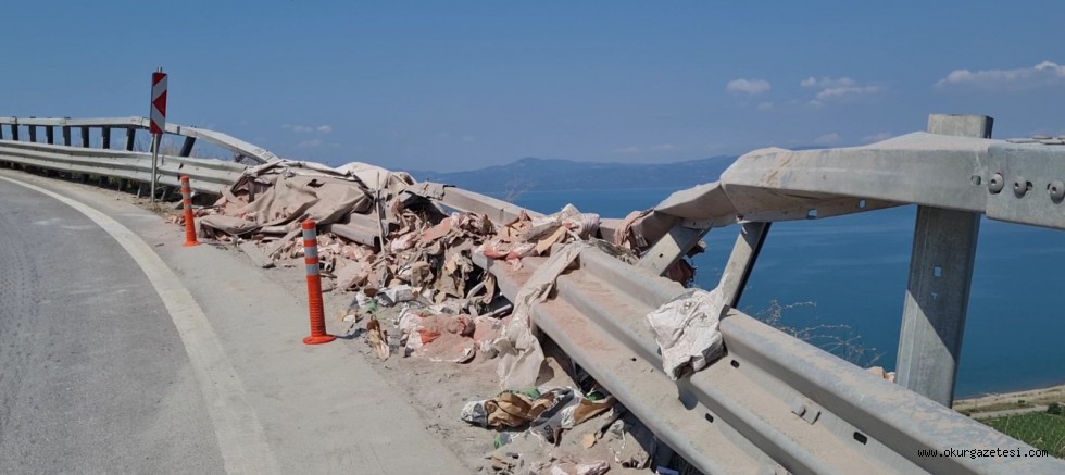 Uçuruma devrilen kamyonun sürücüsü yaralandı