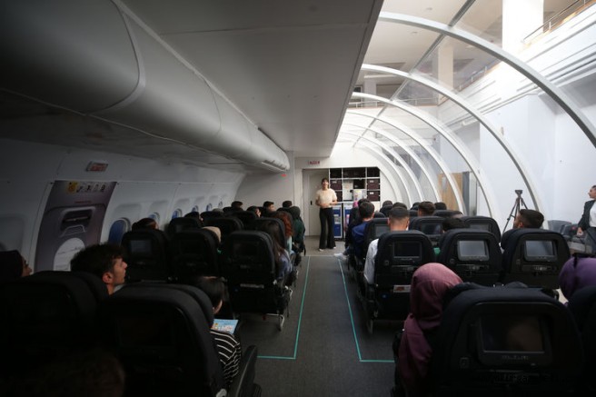 Kabin memuru adayları uçağı aratmayan ortamda eğitim görüyor