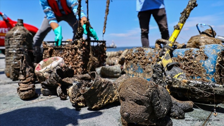 ‘Sıfır Atık Mavi Hareketi’ ile kıyılardan 180 bin ton atık toplandı
