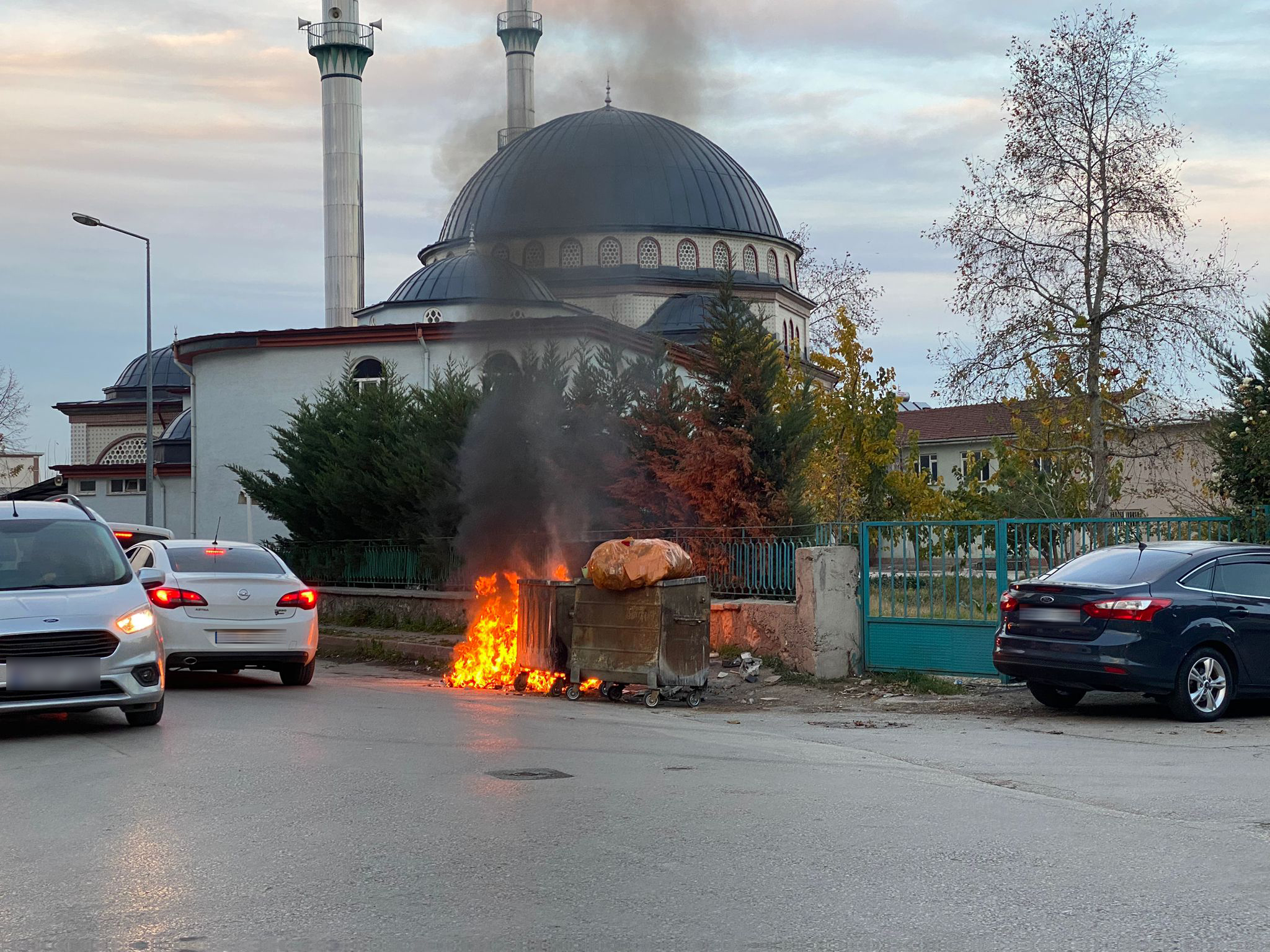 Konteyner alev aldı, kimsenin umurunda değil!!!