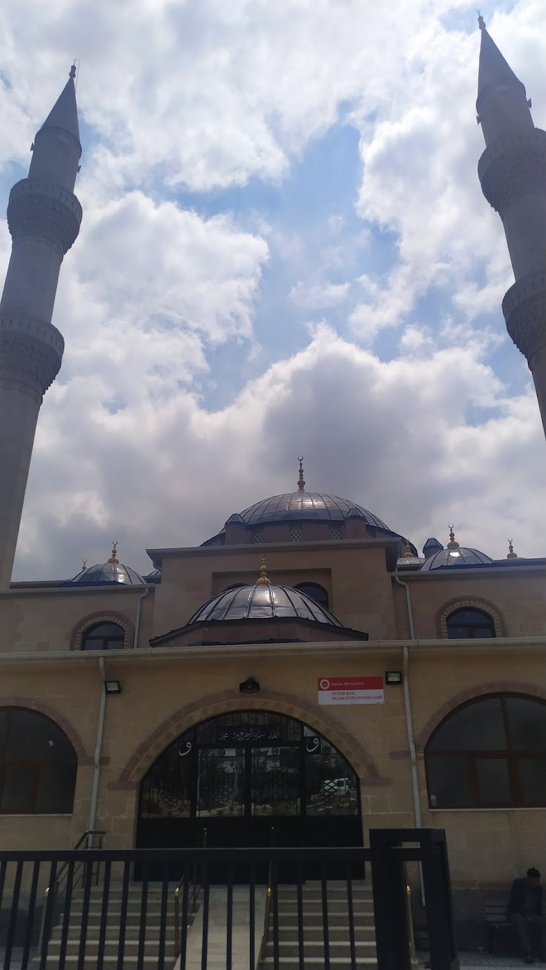 Cami avlusunda ölüm