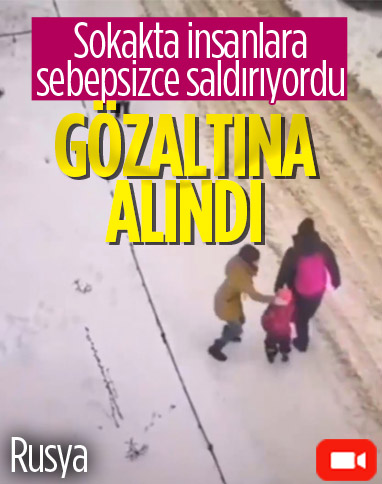 Rusya’da sokakta insanlara saldıran kadın gözaltına alındı