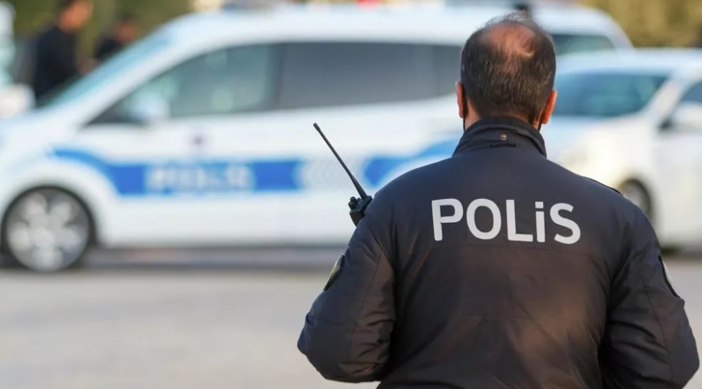 Genç kız bir anda ortadan kayboldu