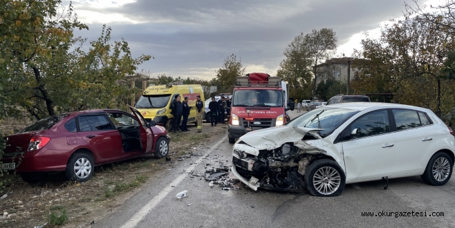 İki otomobilin çarpıştığı kazada bir kişi yaralandı