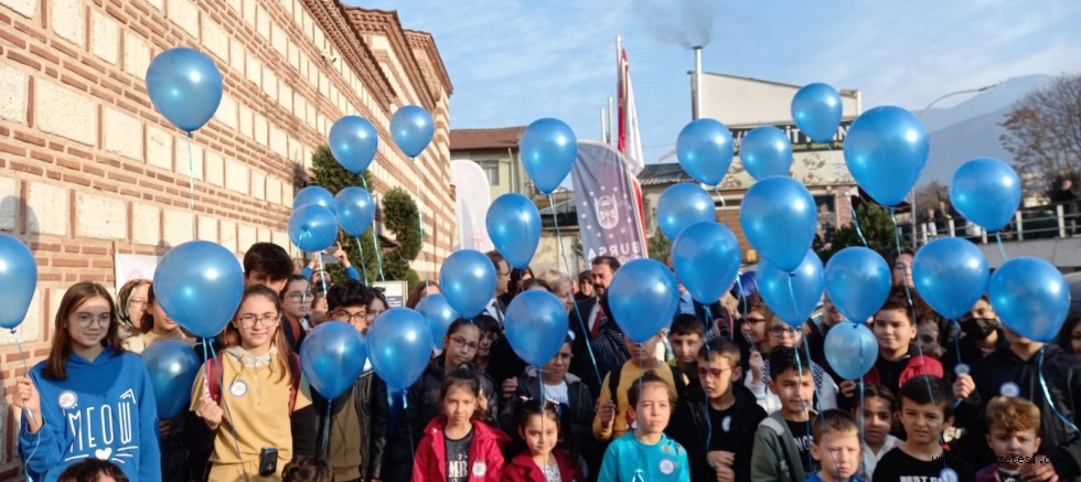 Mavi balonlar ‘diyabet için’ gökyüzünde