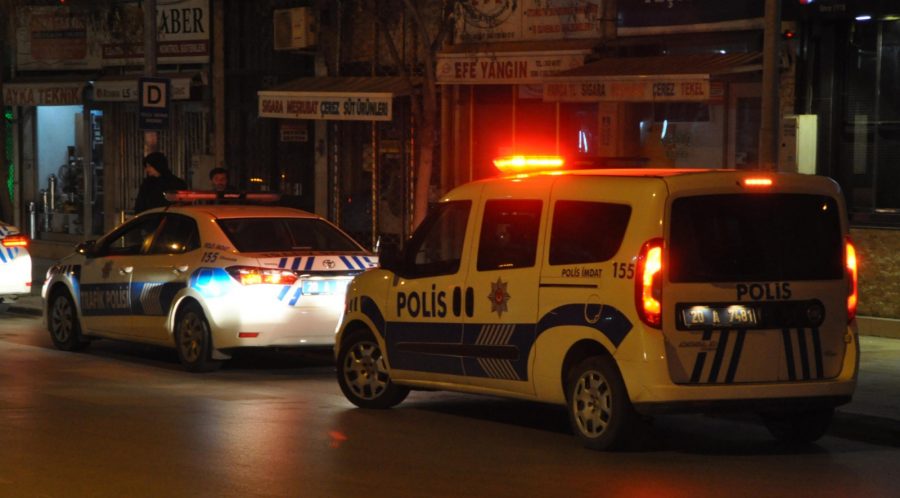 Eşini saçından sürükleyip kafasını kesti