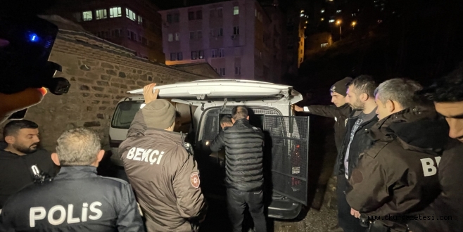 Polise silahlı mukavemette bulunup kaçmaya çalışan zanlı ayağından vurularak durduruldu