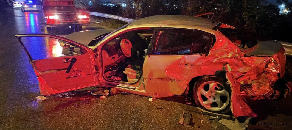 Tankerle otomobilin çarpışması sonucu 2 kişi yaralandı