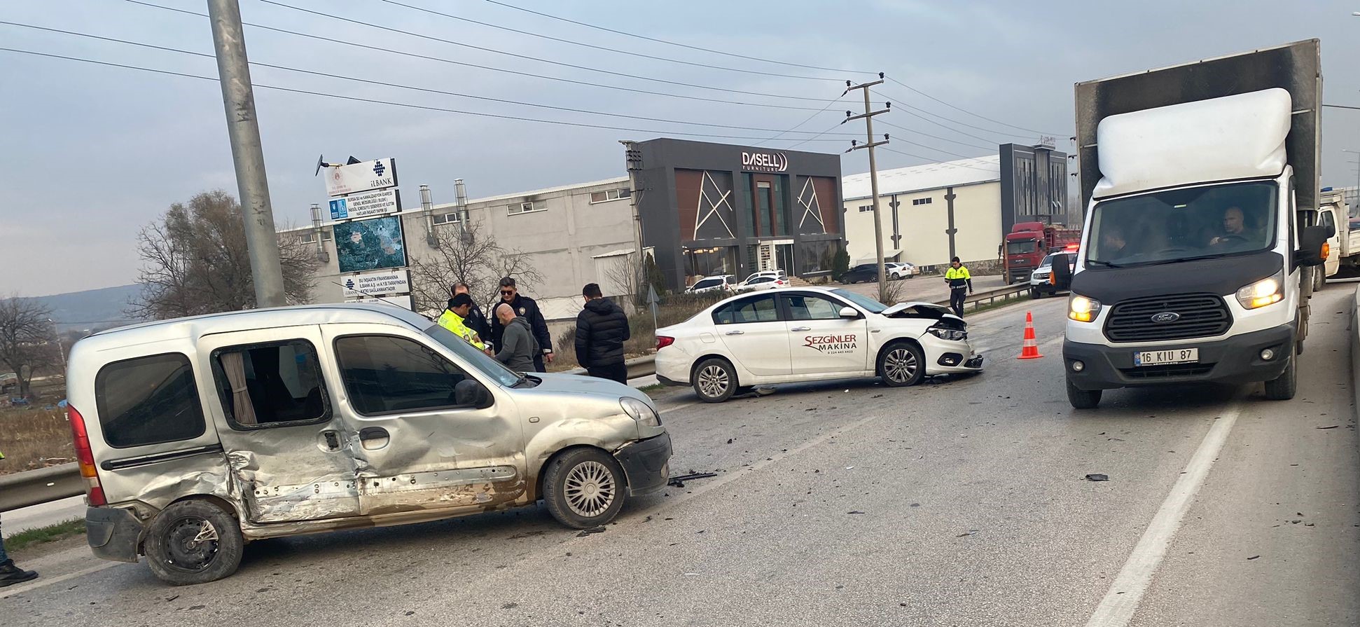 Otomobil ile hafif ticari aracın karıştığı kazada 1 kişi yaralandı