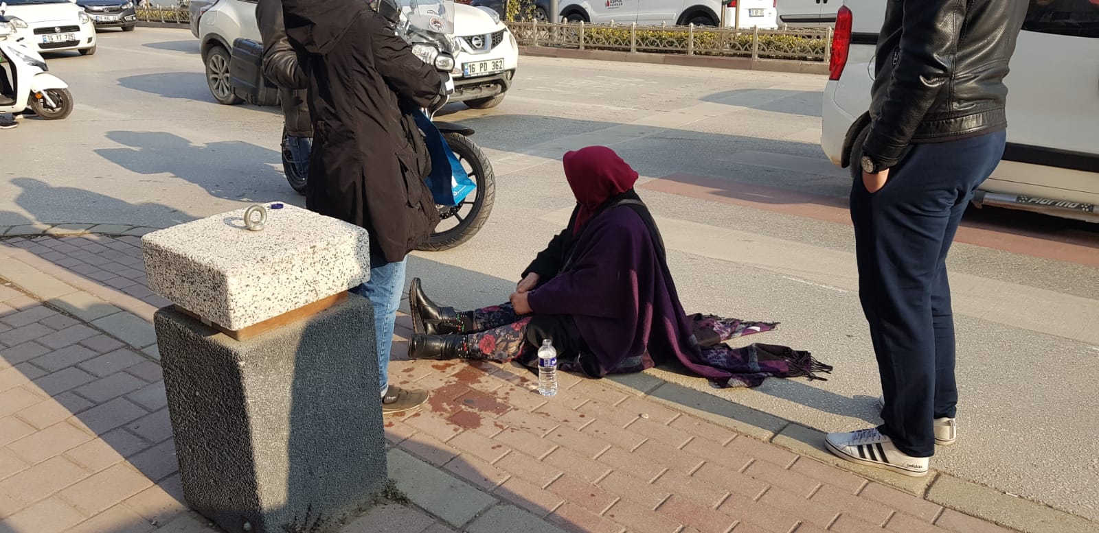 Motosikletin çarptığı kadın yaralandı