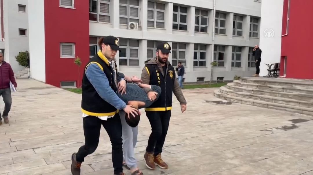 Tartıştığı babasını bıçaklayarak öldürdü