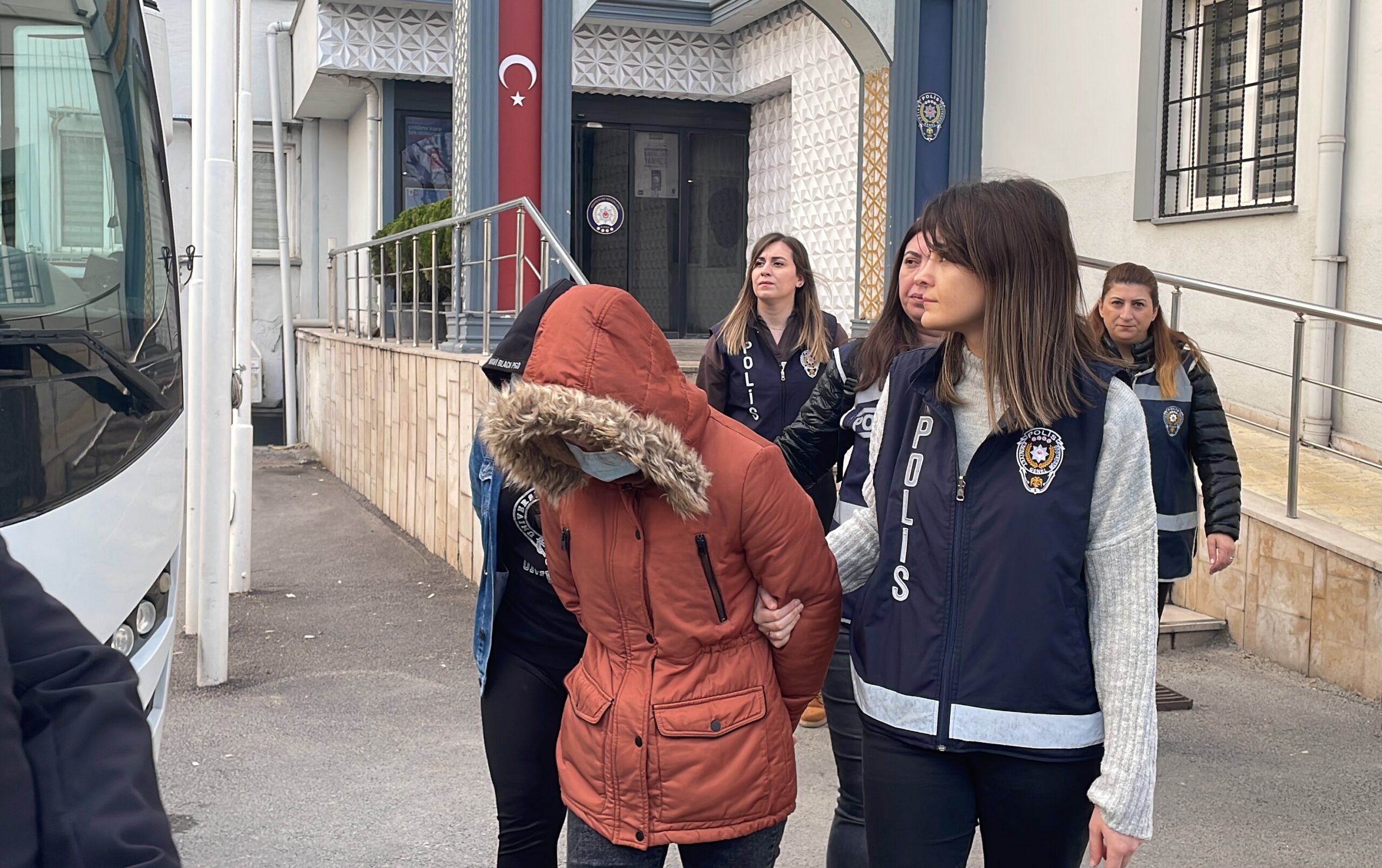 Bursa merkezli fuhuş operasyonunda 12 şüpheli adliyede