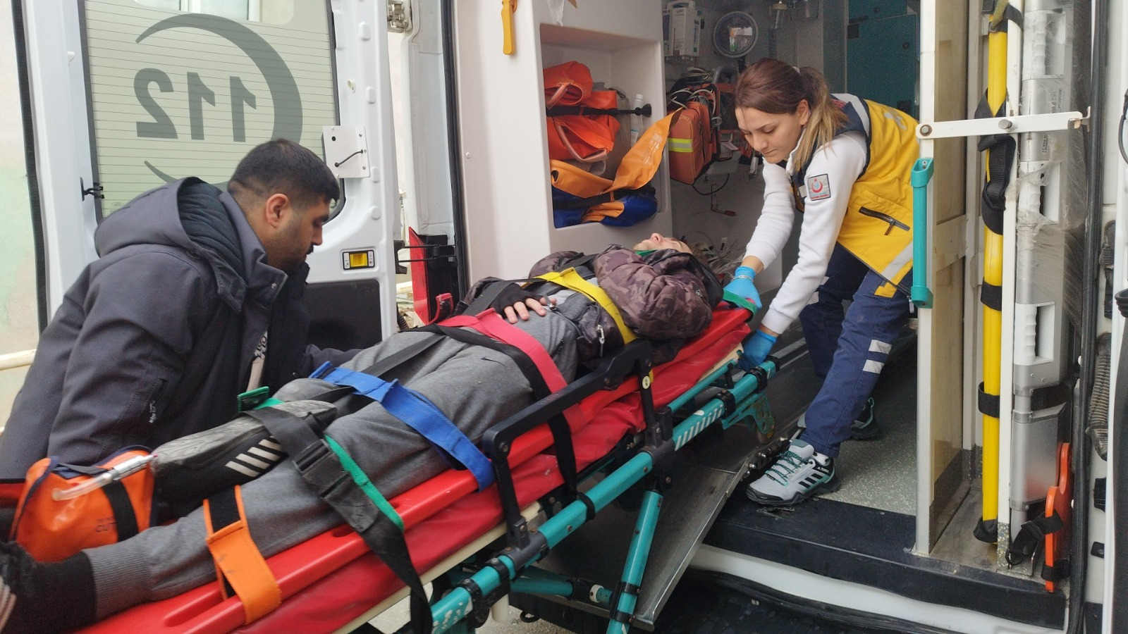 Hafif ticari araçla çarpışan motosikletin sürücüsü yaralandı