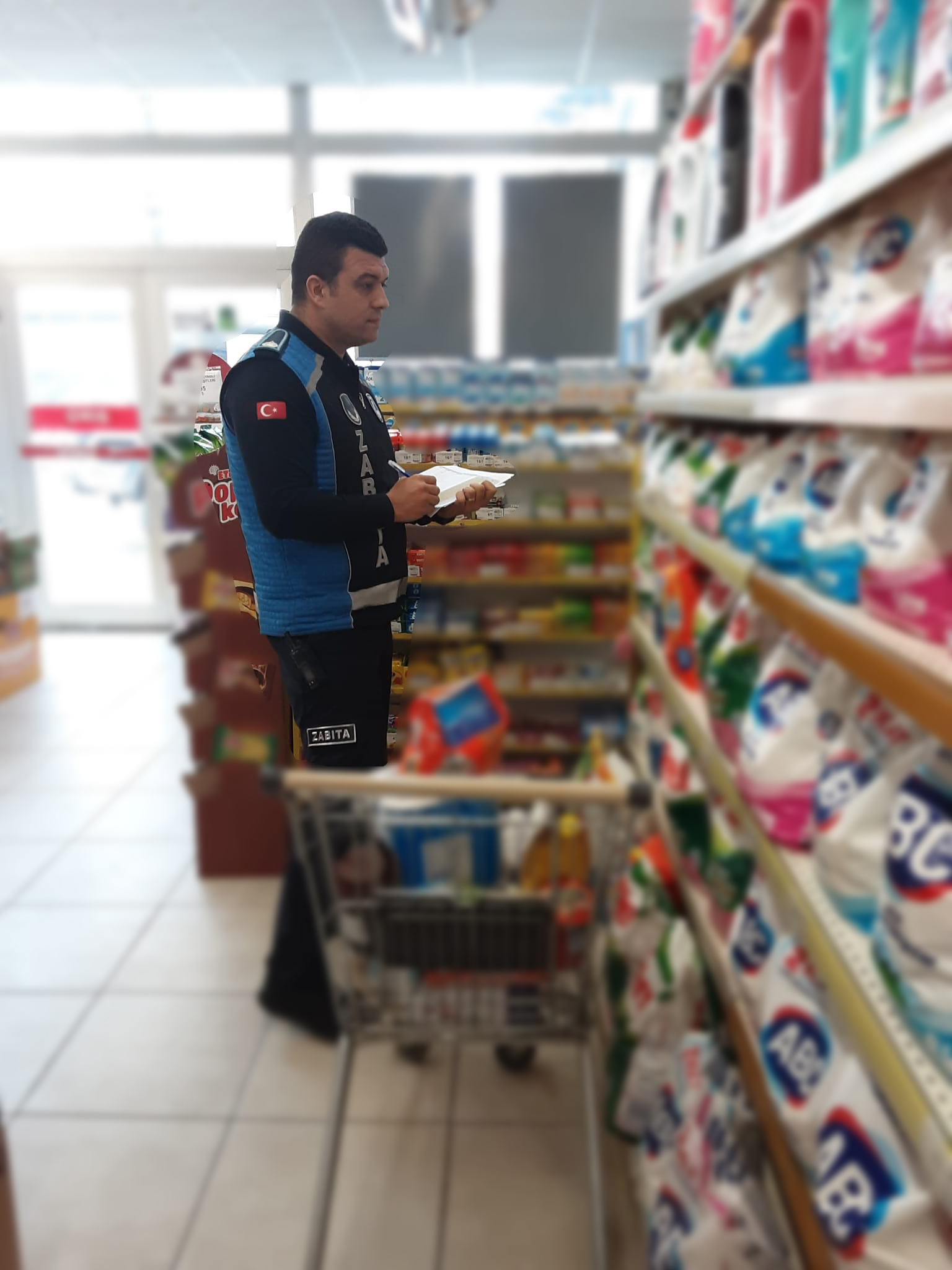 İnegöl’de zincir marketlere ceza yağdı