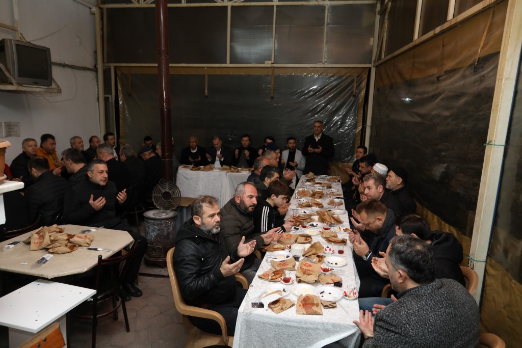 Bereket sofrası Kasım Efendi Camisinde kuruldu