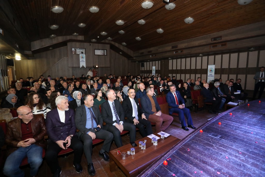 İnegöl protokolü şiirleriyle konuştu