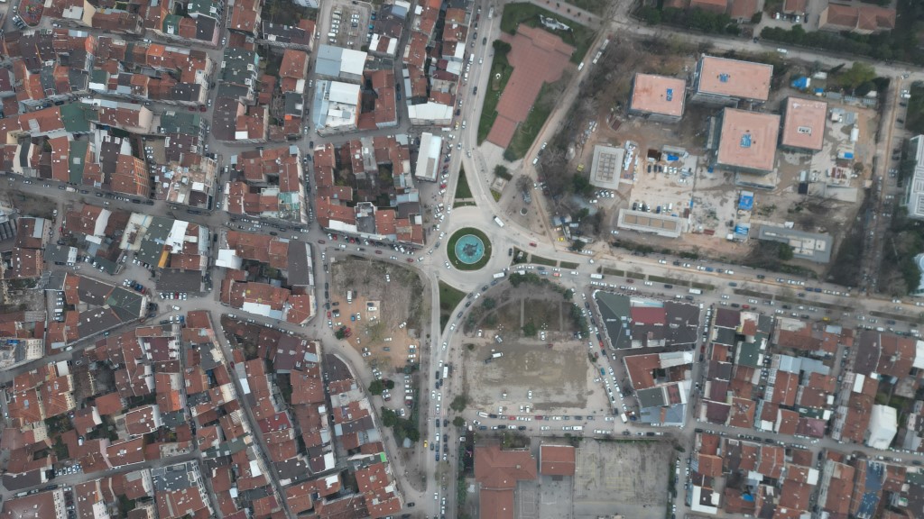 İNEGÖL’ÜN YENİ MEYDANINDA ÇALIŞMALAR BAŞLIYOR