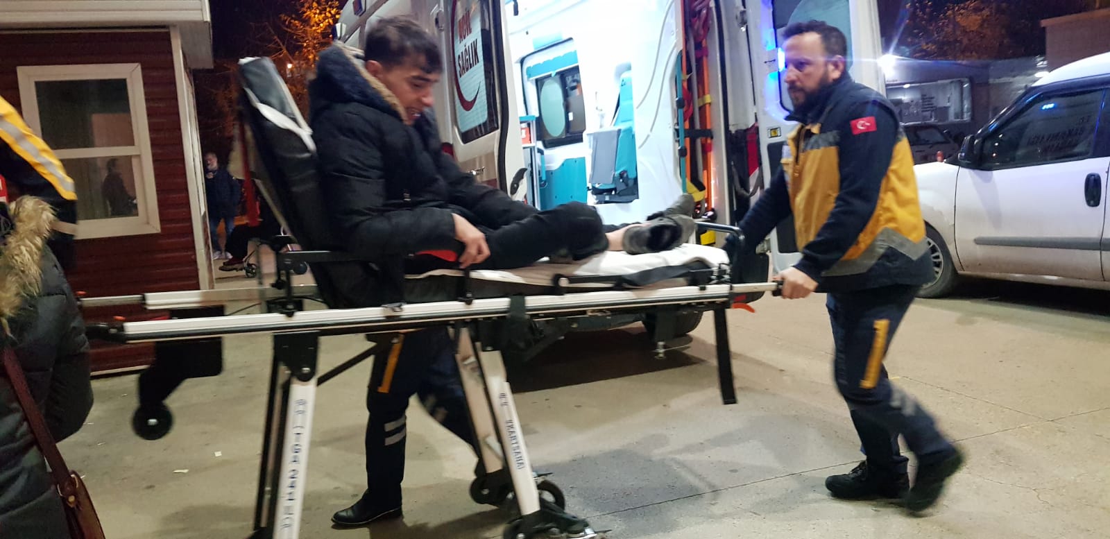 Acılar içinde kalan genç, tedavi altına alındı