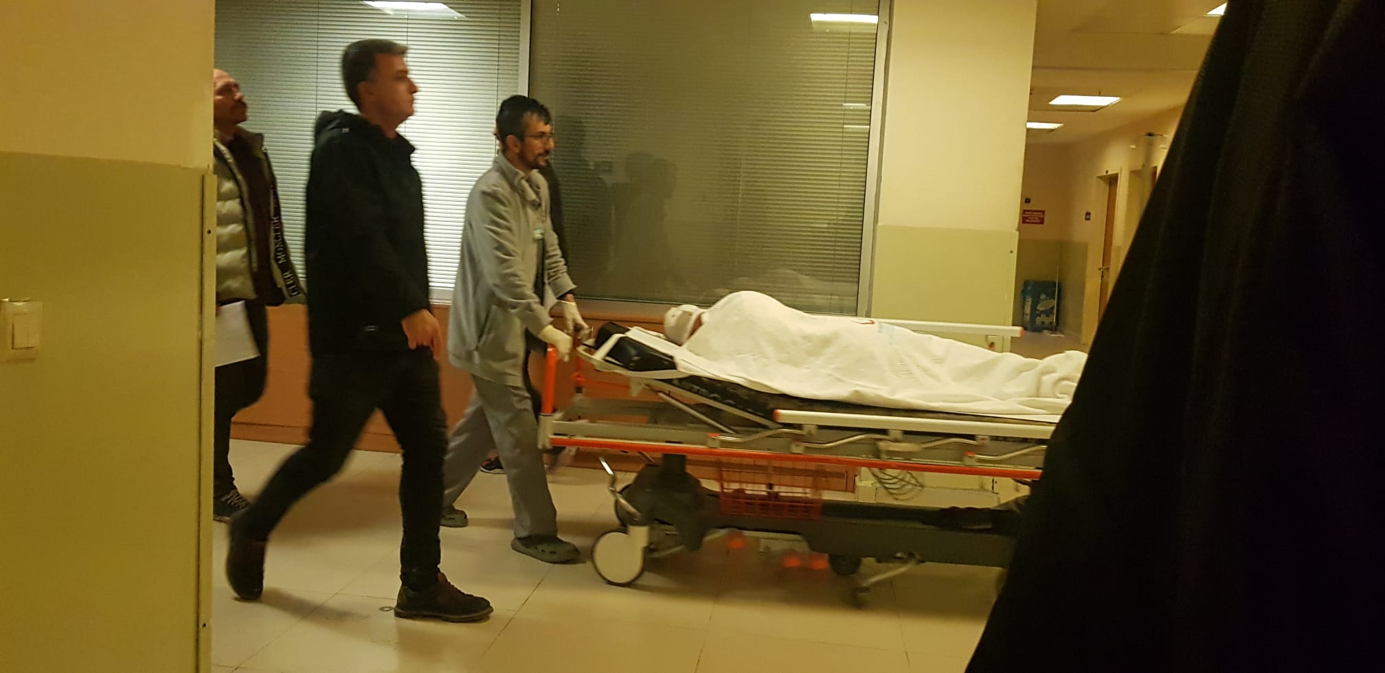 Seyir halindeki otomobilin sürücüsüne silahlı saldırı