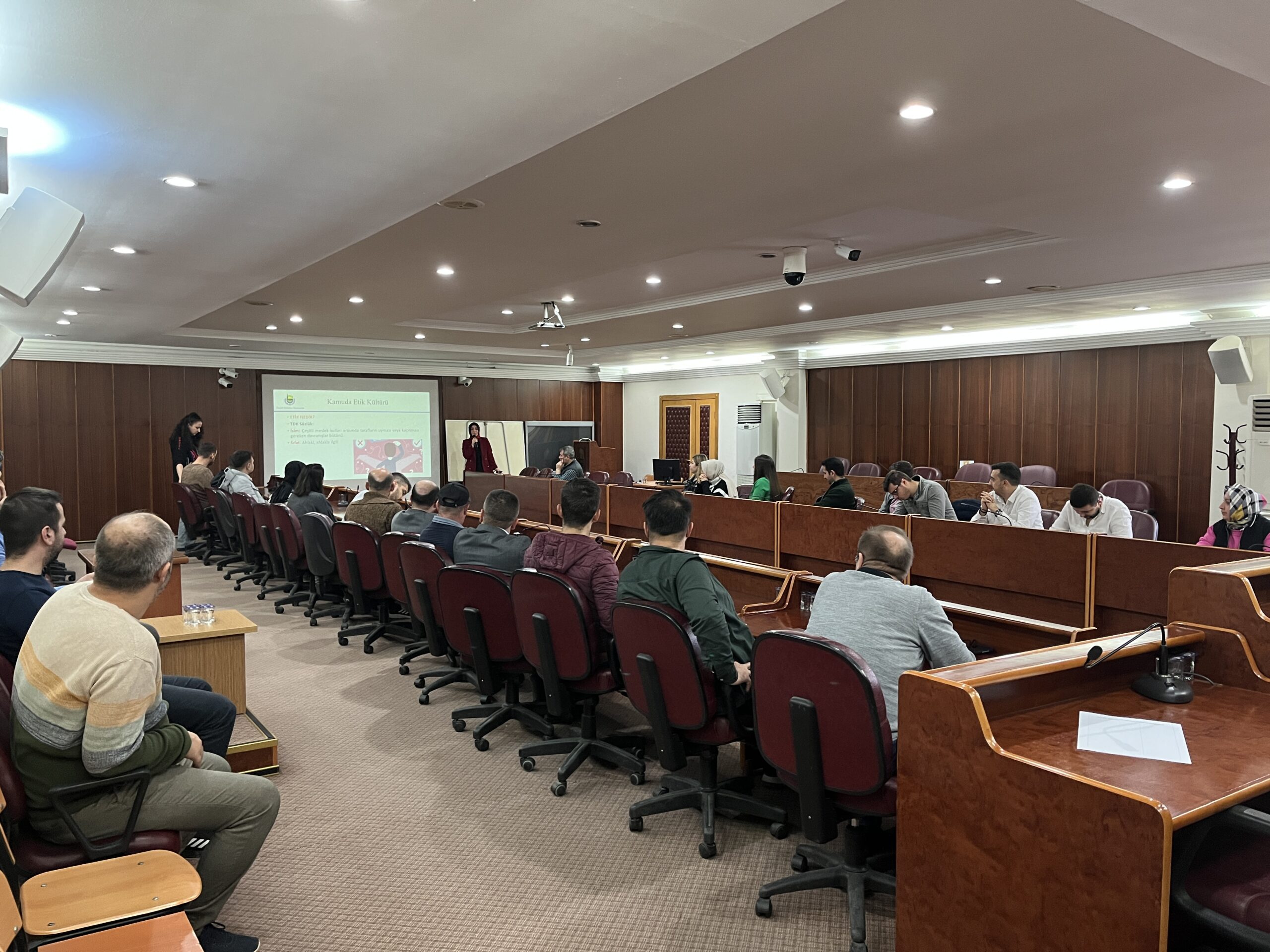 Personele kamu görevlileri etik davranış eğitimi verildi