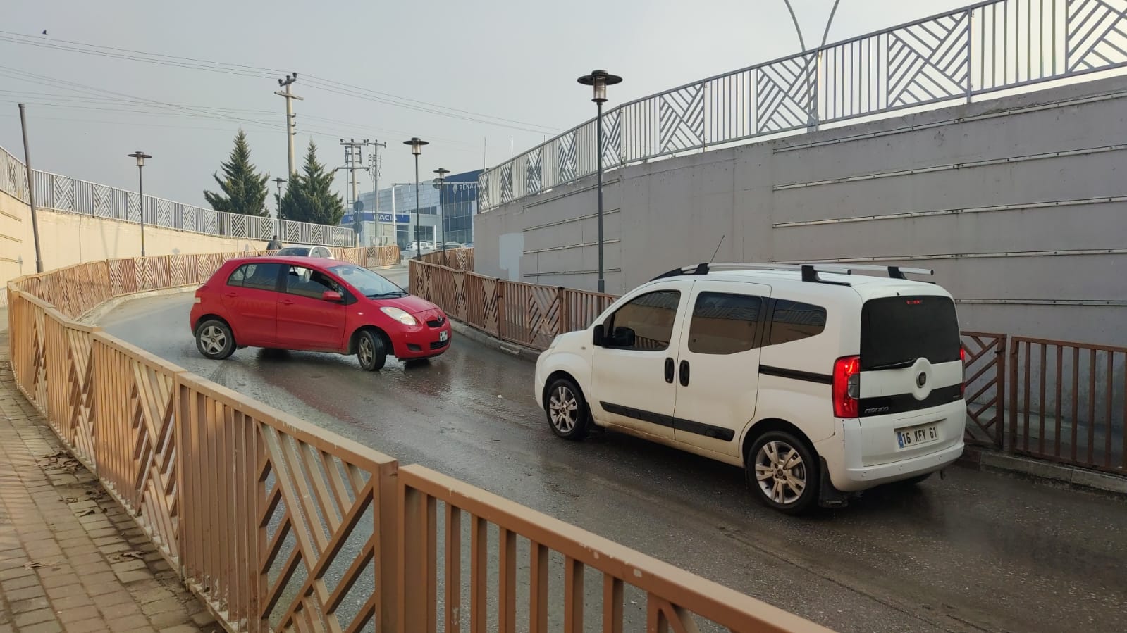 Trafik olumsuz etkilendi ekipler seferber oldu