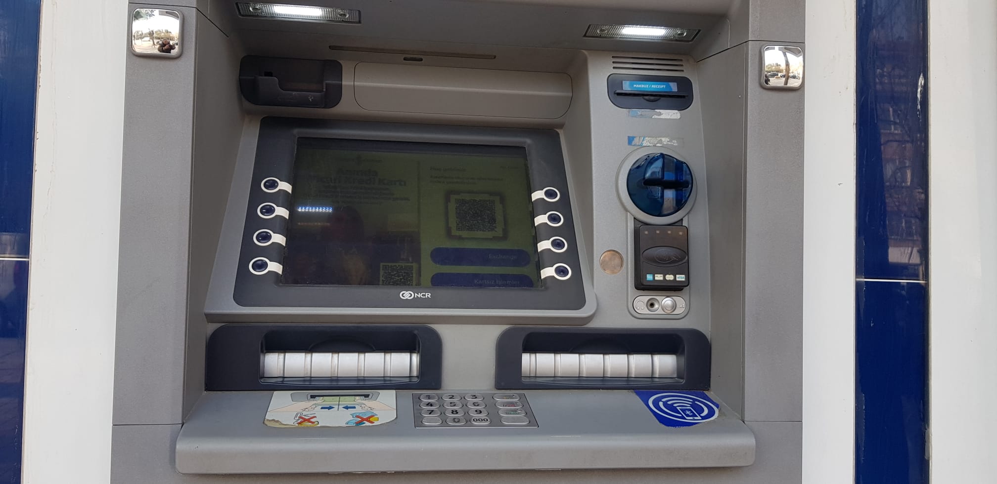 ATM önünde bulduğu yüklü miktardaki parayı polise teslim etti
