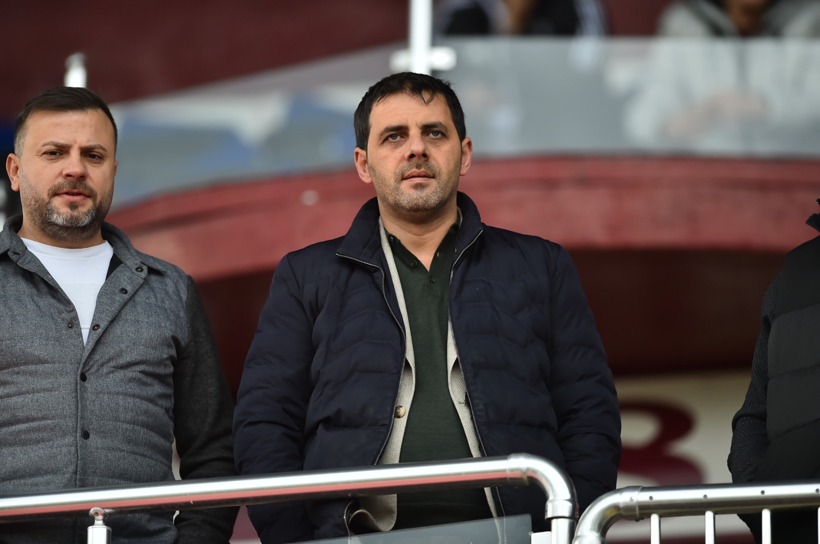 Hakeme ateş püskürdüler