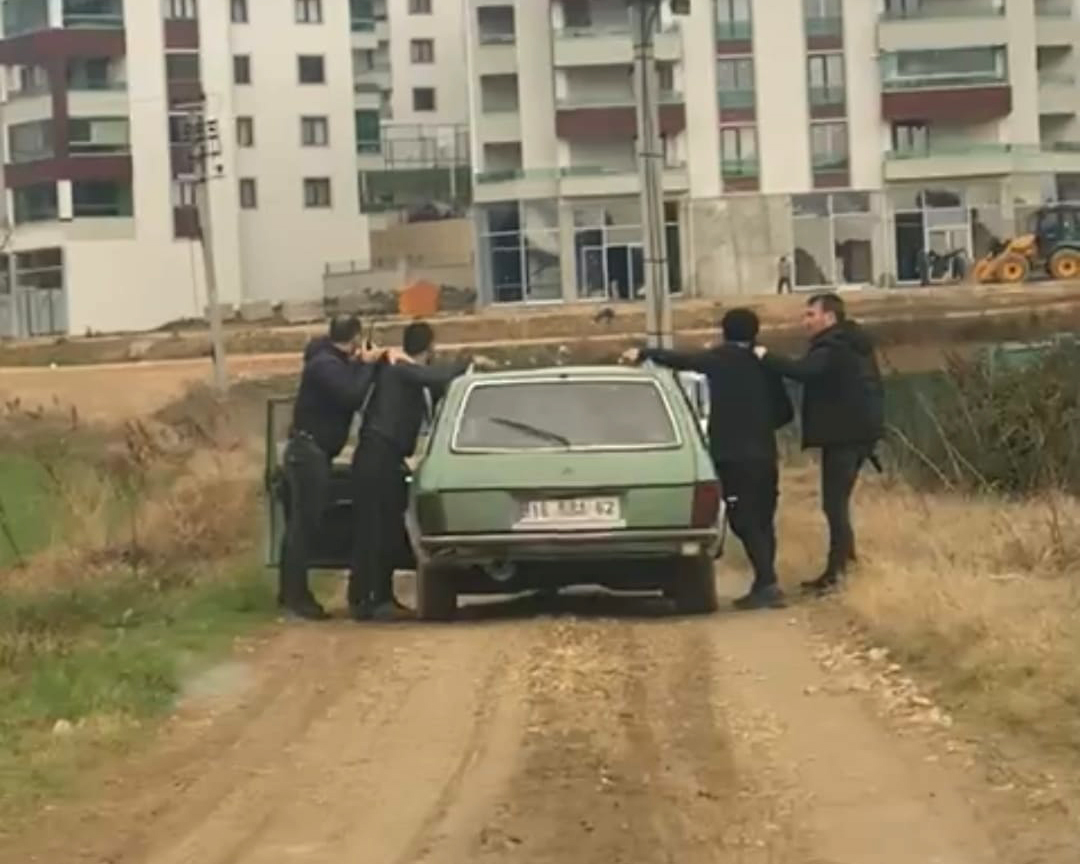 Çaldıkları araç ile yakalandılar