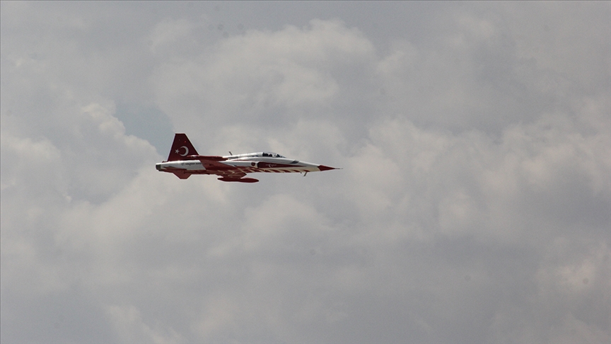 Türk Yıldızları jeti kuş çarpması nedeniyle kaza kırıma uğradı