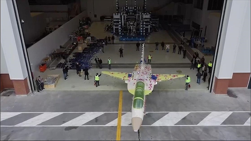 Türkiye’nin jet eğitim uçağı Hürjet ilk uçuşa ilerliyor