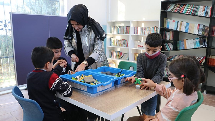 Kadın doktorların kurduğu robotik kodlama sınıflarında öğrenciler geleceğe hazırlanıyor