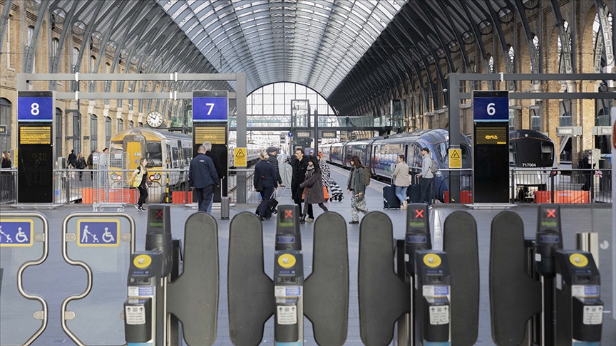 İngiltere’de grev dalgası giderek büyüyor