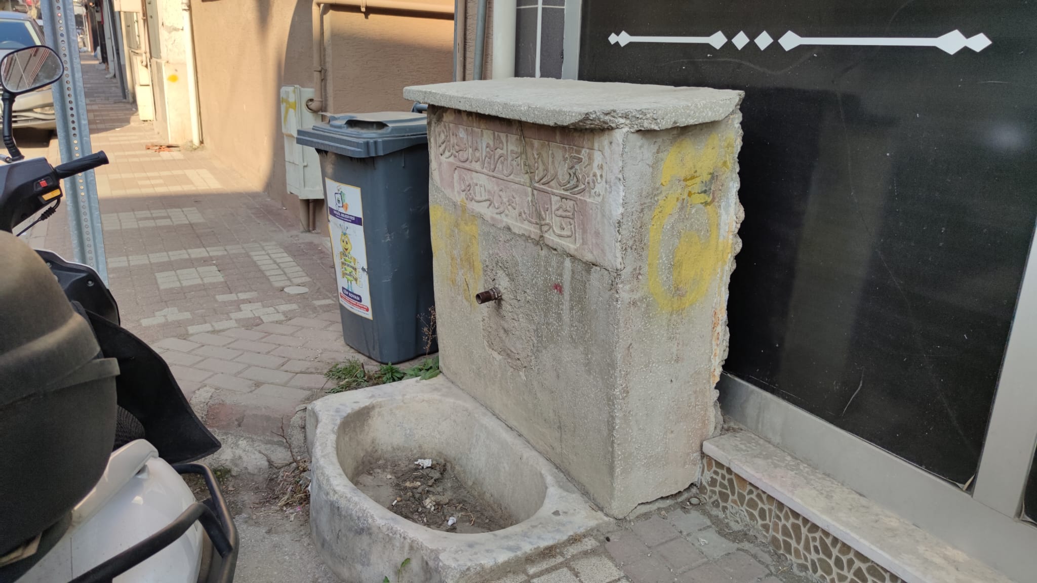 İnegöl’de çöplüğe dönen tarihi çeşme yeniden ayağa kaldırılacak