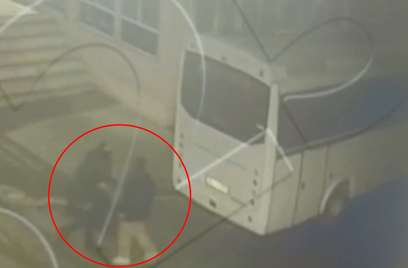 İş yerindeki hırsızlık anı kamerada