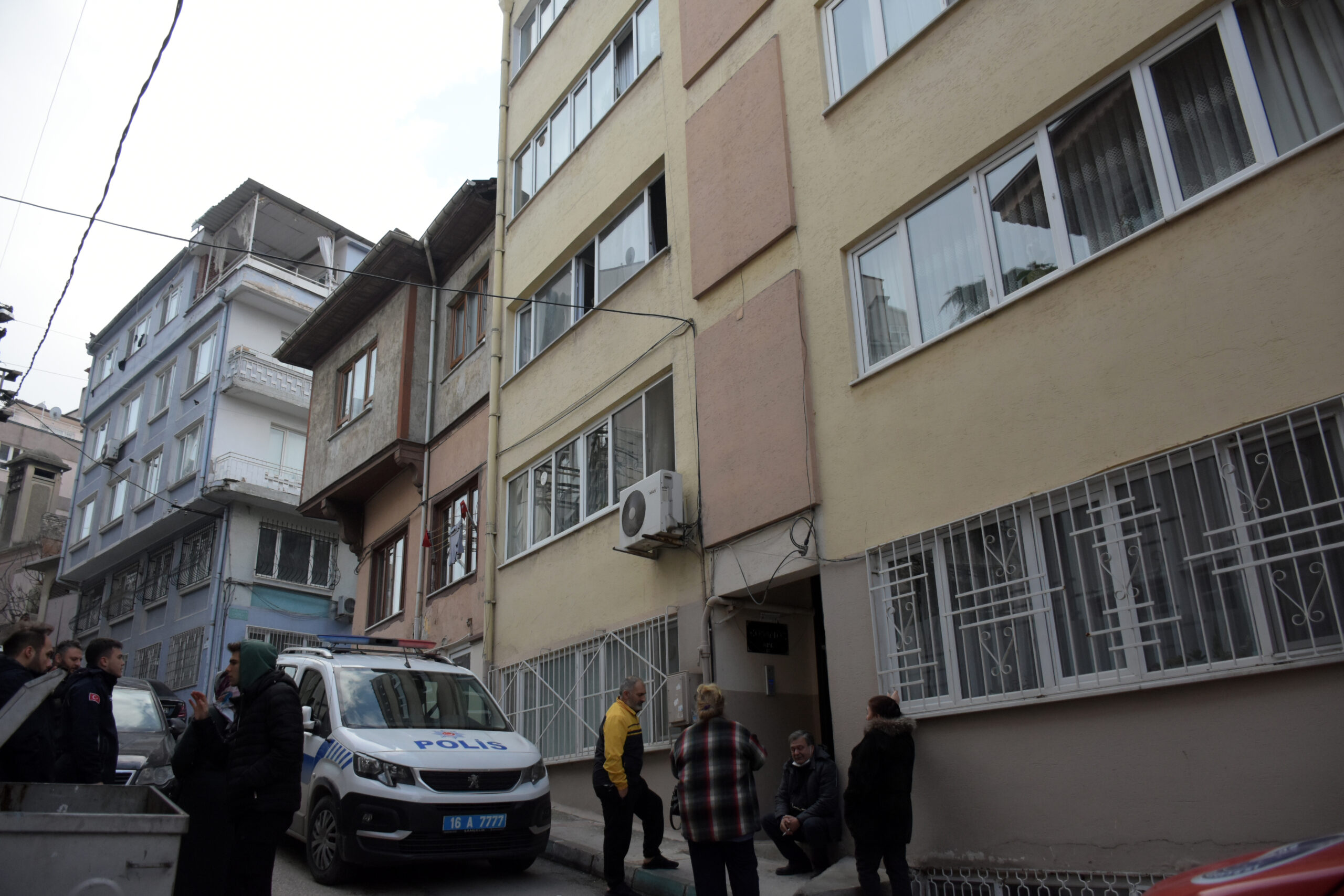 Duman çıkan evde 87 yaşındaki kadın ölü bulundu