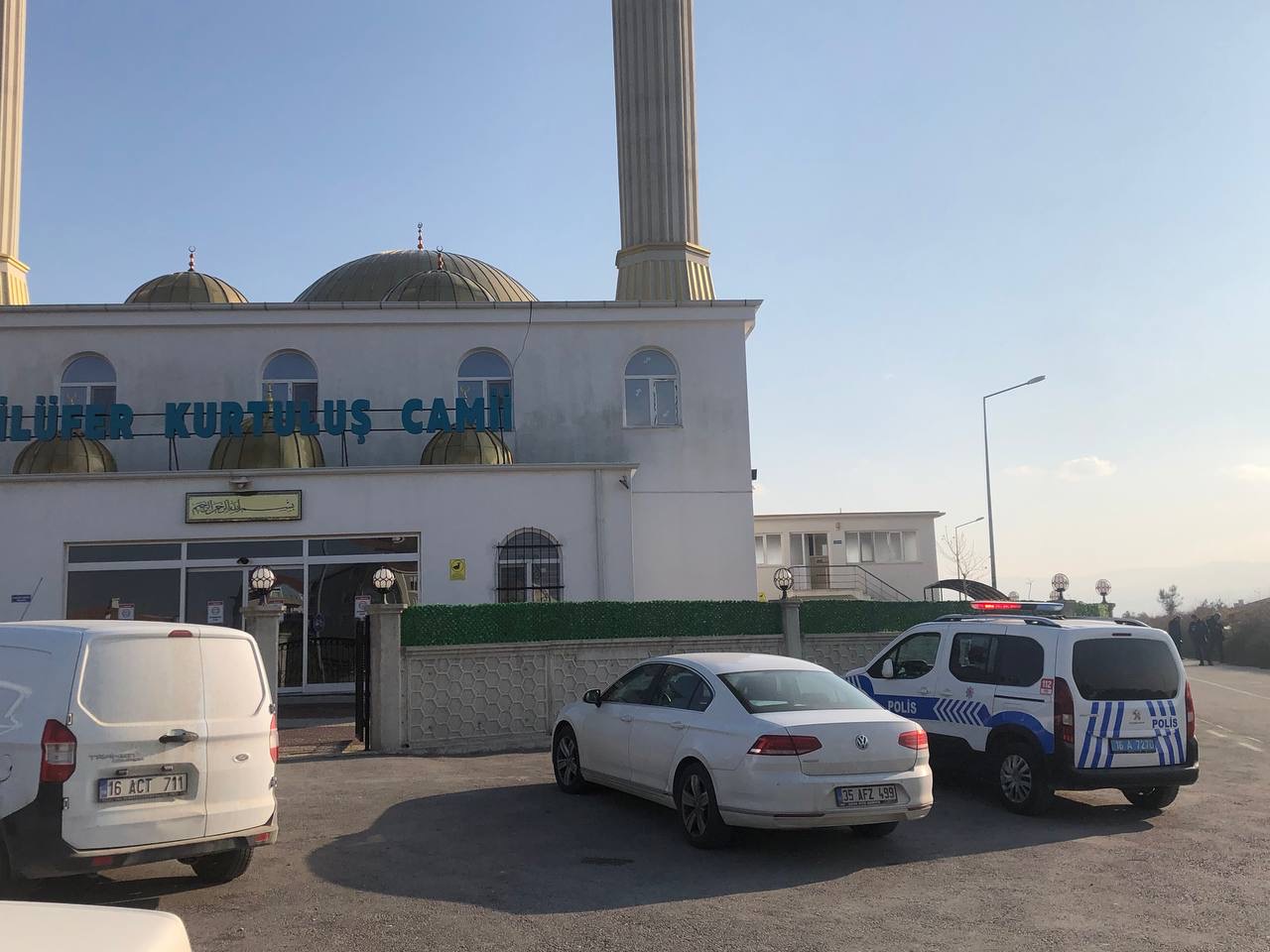 Cami çıkışında kurşuna dizdiler…