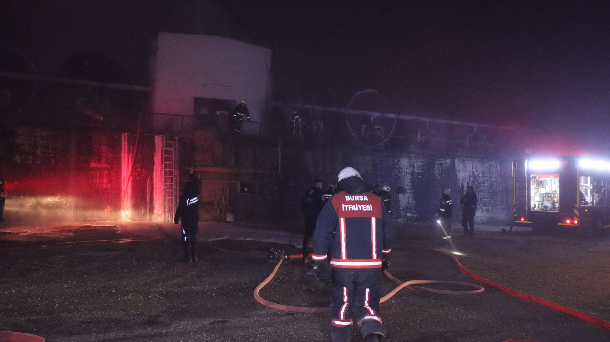 Zift deposunda çıkan yangın söndürüldü