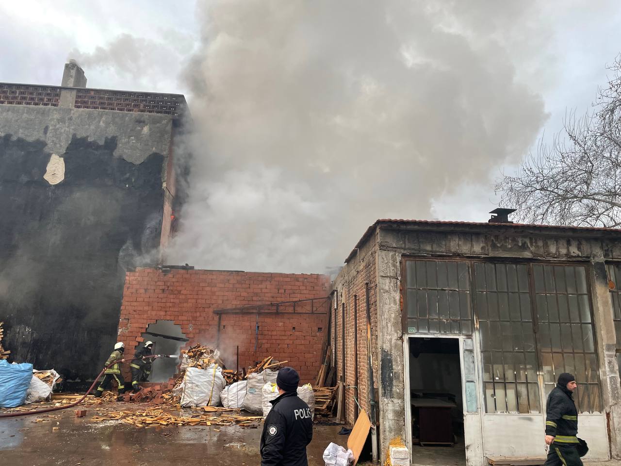 Kereste imalathanesinde çıkan yangın kontrol altına alındı