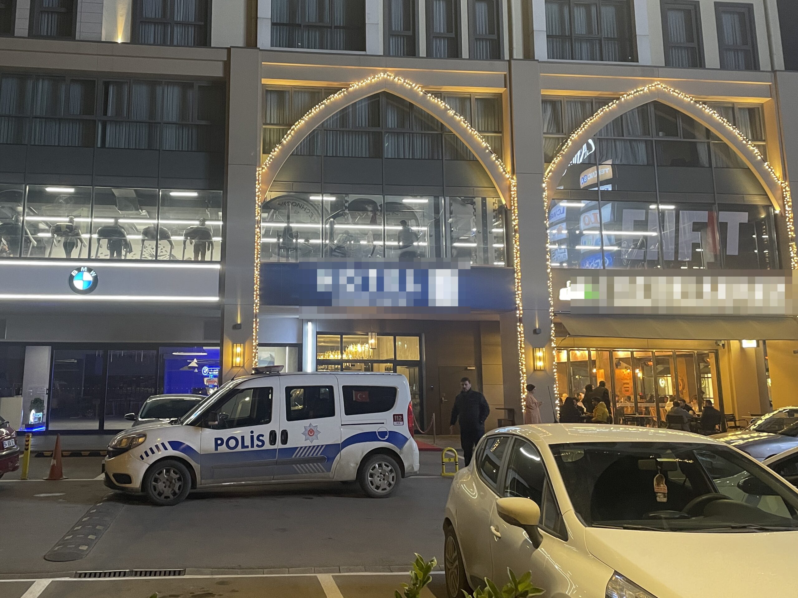 Otel odasında ölü bulundu