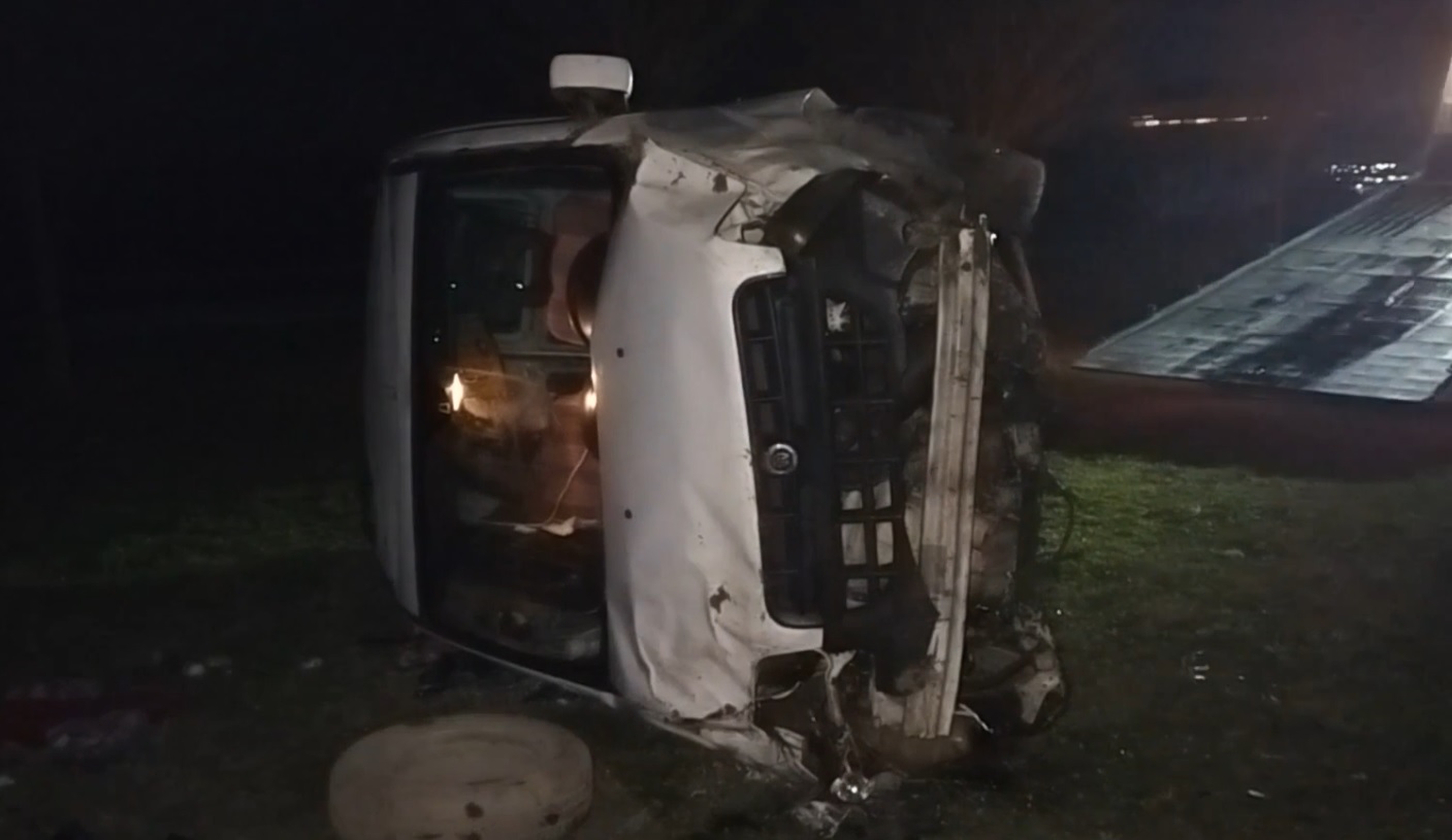 Devrilen aracın sürücüsü yaralandı