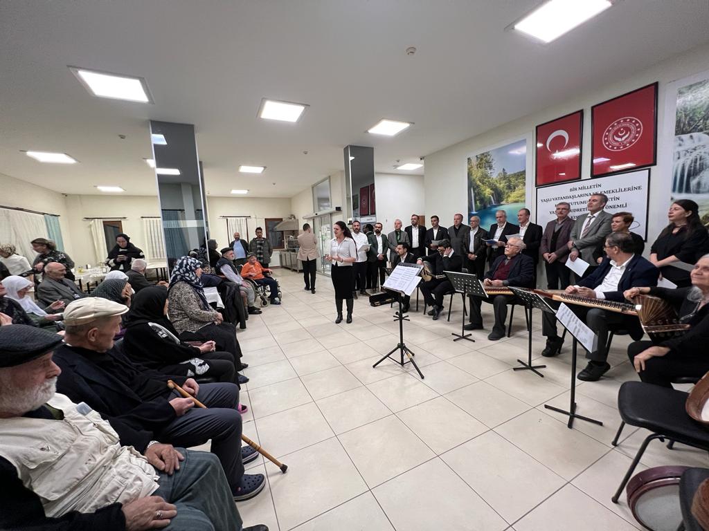 Korolardan huzur evi sakinlerine özel konser