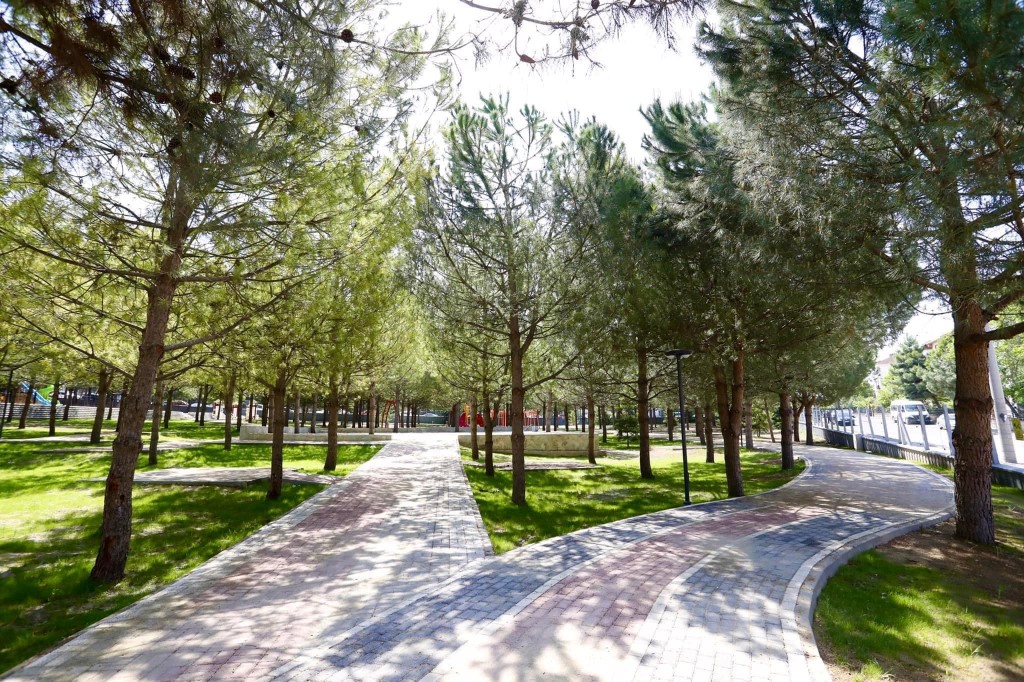 İnegöl’e 48 bin 560 m2 yeşil alan kazandırıldı