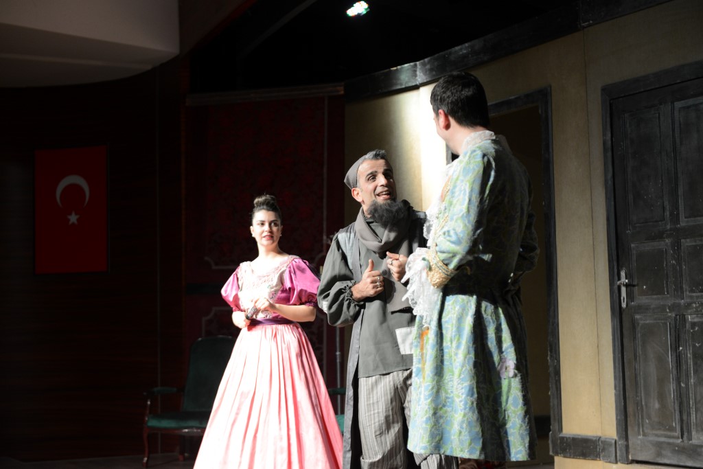 Moliere’in cimrisi İnegöl’de seyirci ile buluştu