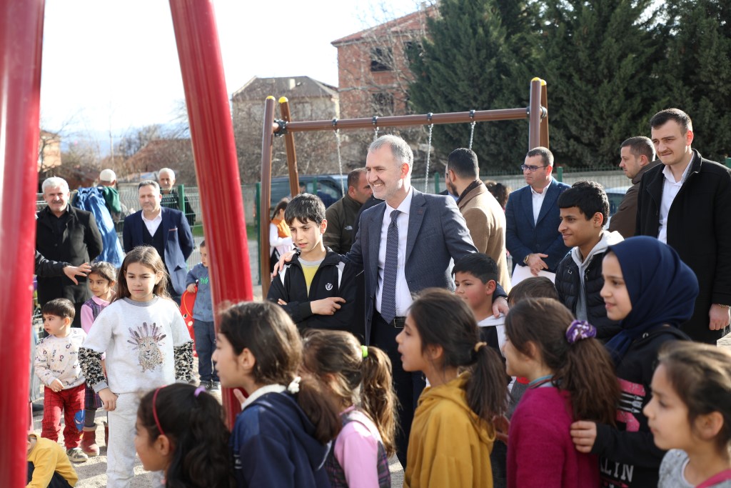 Huzur mahallesinde 2 yeni park hizmete girdi