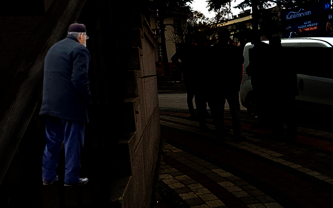 Yaşlı adam neye uğradığını şaşırdı